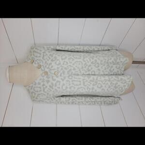 NWOT Boutique Oddy small light & dark grey animal print long sleeve top